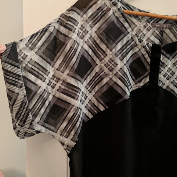 Easy flowy top - Picture 3 of 3